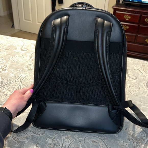 Brand new Montblanc wallet and matching Montblanc Extreme 2.0 Large Backpack - Picture 4 of 11